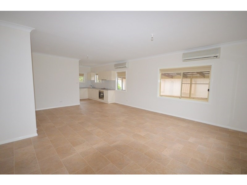 19 Lyall Street, Cowra NSW 2794