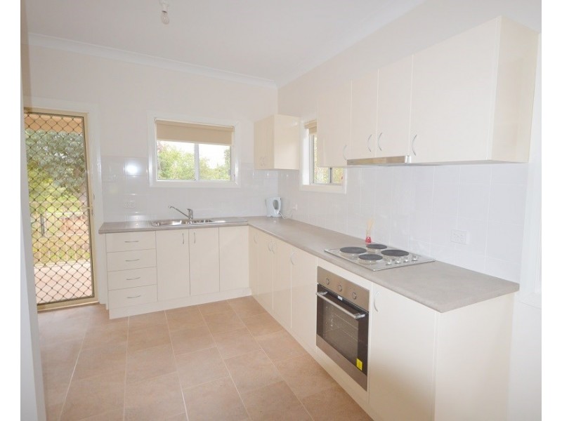 19 Lyall Street, Cowra NSW 2794