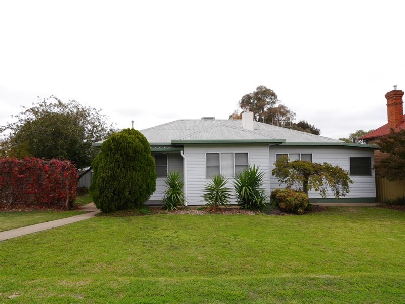 7 Parkes, Cowra NSW 2794