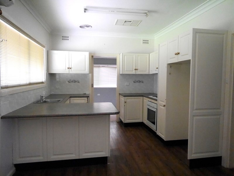 7 Parkes, Cowra NSW 2794