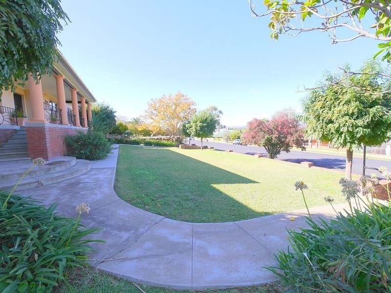 78 LIverpool Street, Cowra NSW 2794