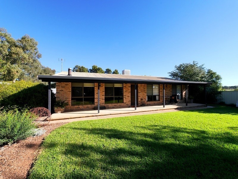 7 Mary Road, Cowra NSW 2794