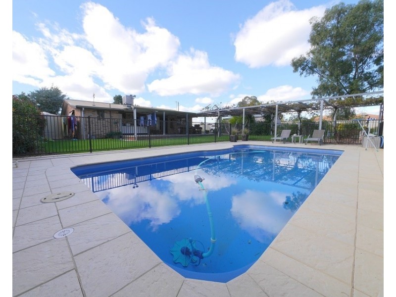 7 Mary Road, Cowra NSW 2794