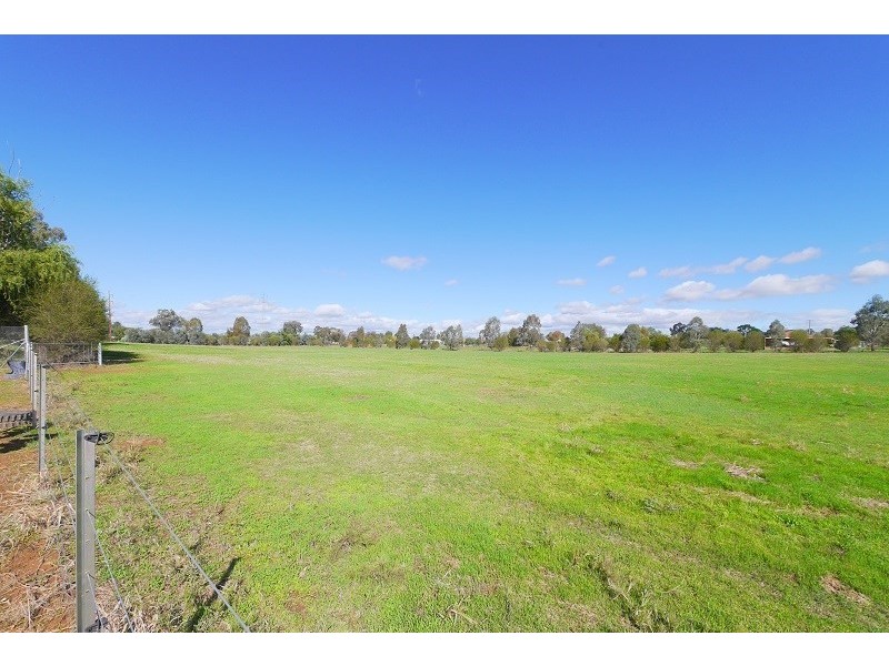 7 Mary Road, Cowra NSW 2794