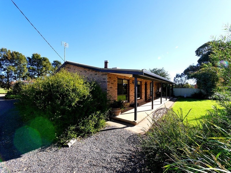 7 Mary Road, Cowra NSW 2794