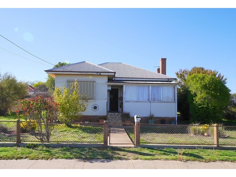 45 Darling Avenue, Cowra NSW 2794