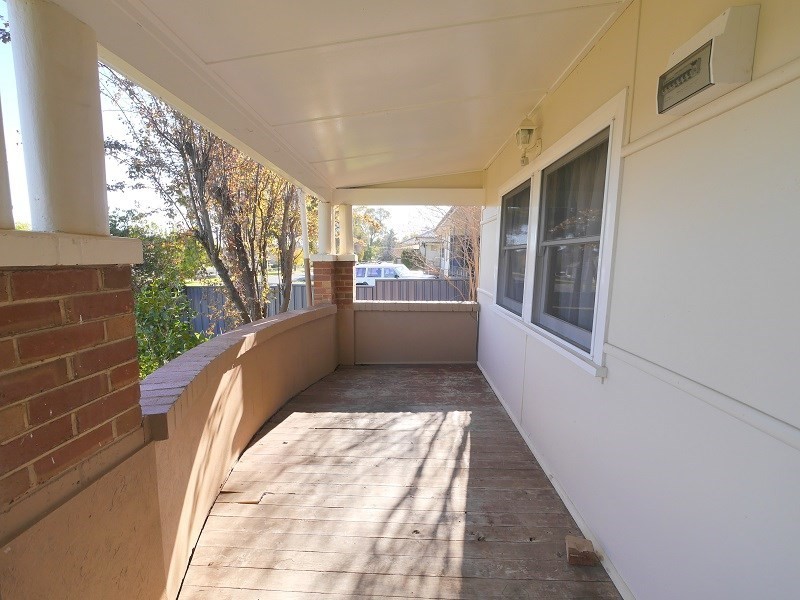 9 Nelson Street, Cowra NSW 2794