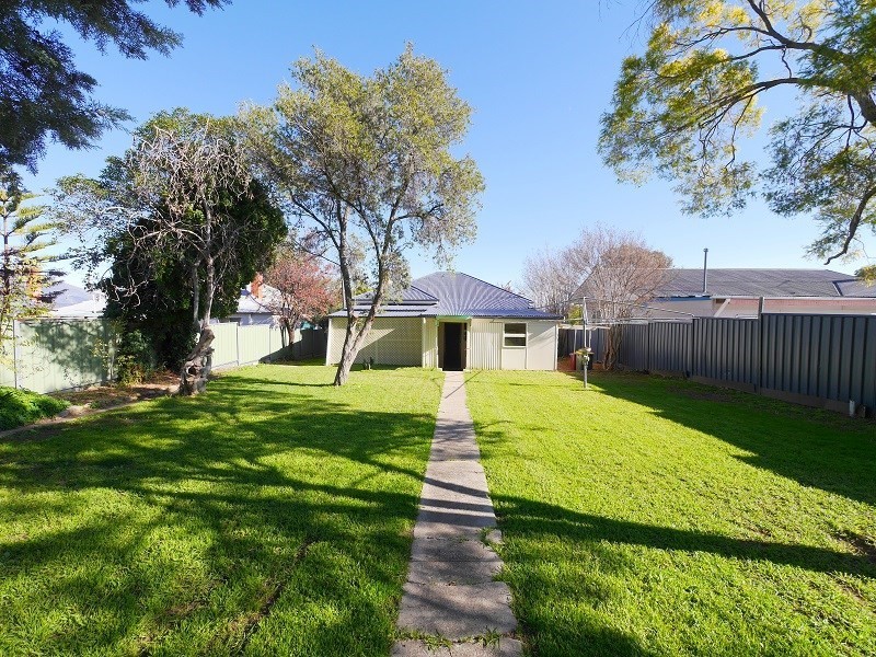 9 Nelson Street, Cowra NSW 2794