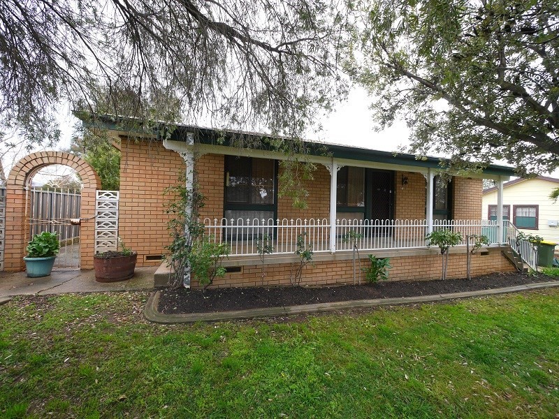 5 Wollowra Street, Cowra NSW 2794