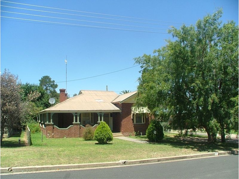 19 Dungaleer Street, Cowra NSW 2794