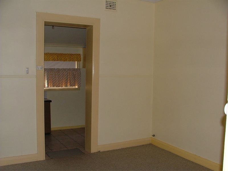 19 Dungaleer Street, Cowra NSW 2794