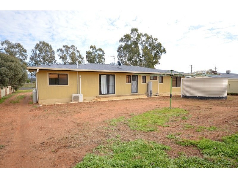 5 West Street, Wattamondara NSW 2794