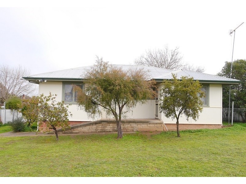 38 Watt Street, Cowra NSW 2794