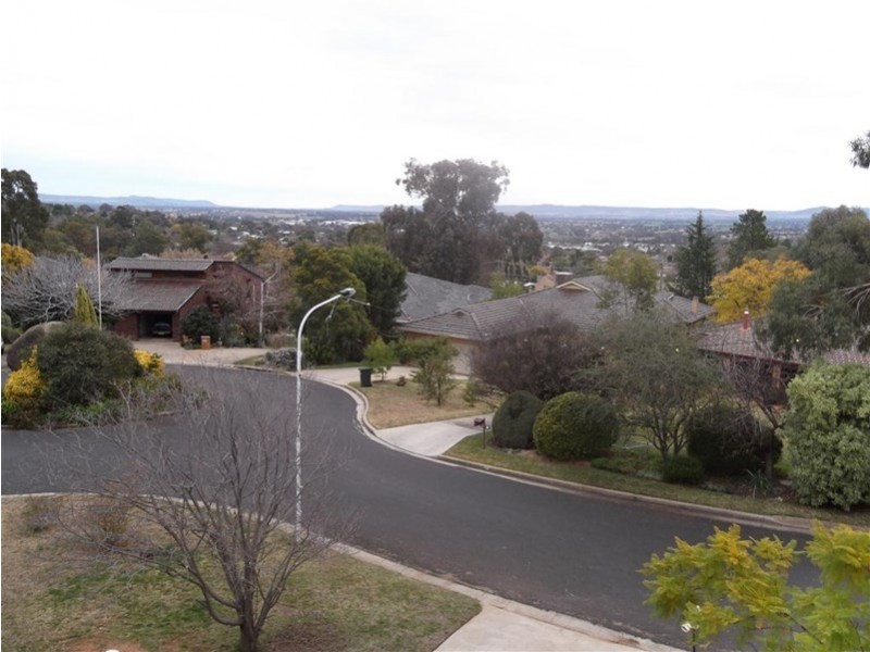 16 Kanangra Street, Cowra NSW 2794