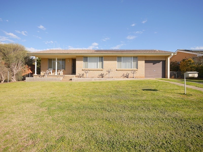 38 Lyall Street, Cowra NSW 2794