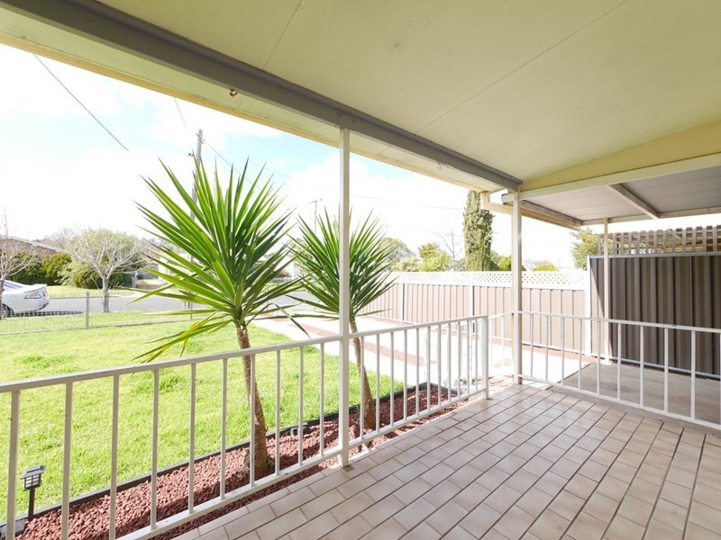 24 Kite Street, Cowra NSW 2794