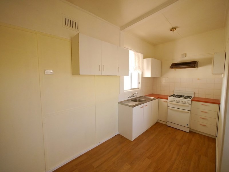 24 Kite Street, Cowra NSW 2794