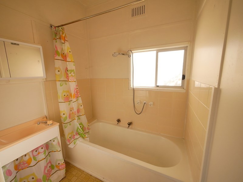 24 Kite Street, Cowra NSW 2794