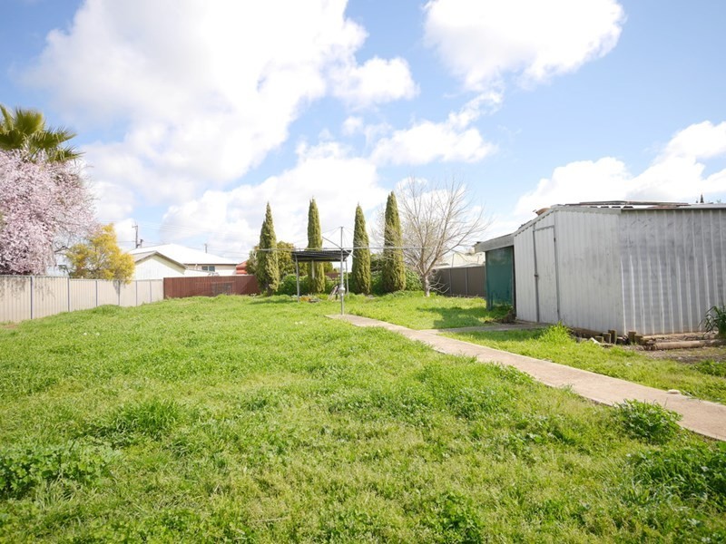24 Kite Street, Cowra NSW 2794