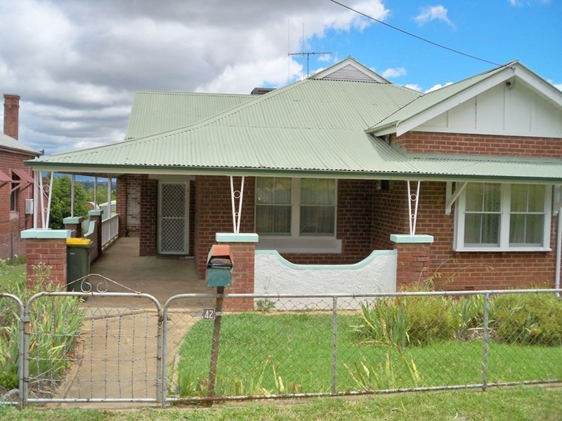 42 Lachlan Street, Cowra NSW 2794