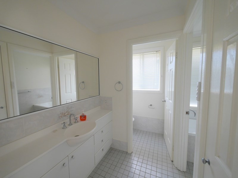 75 Lyall Street, Cowra NSW 2794