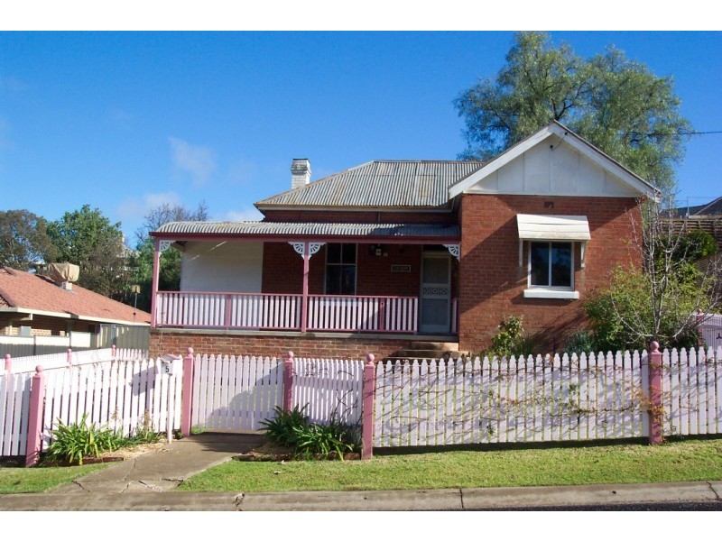 5 Poignand Avenue, Cowra NSW 2794