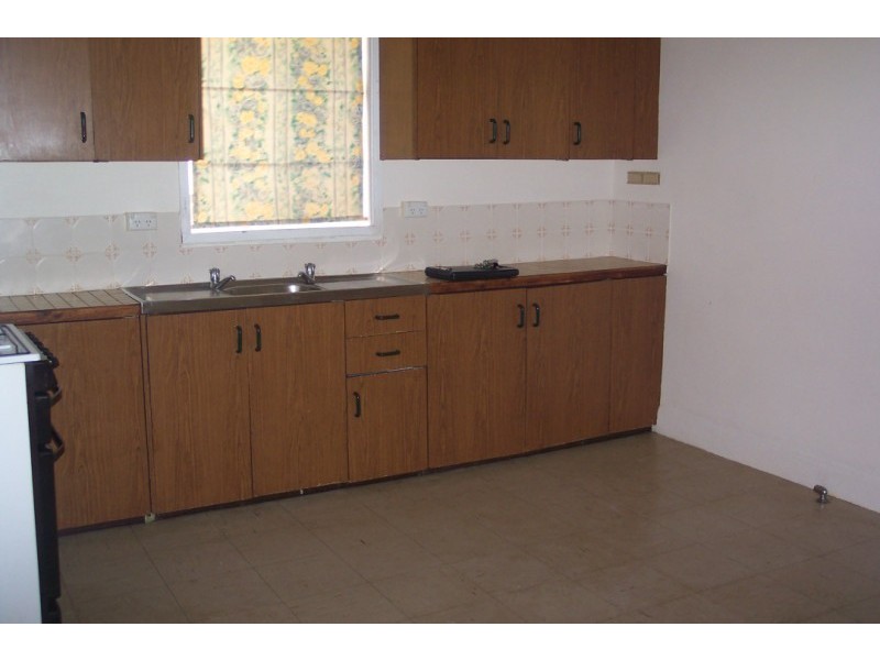 5 Poignand Avenue, Cowra NSW 2794