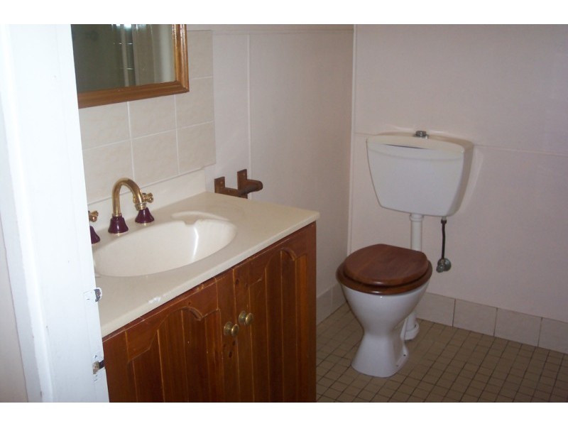 5 Poignand Avenue, Cowra NSW 2794