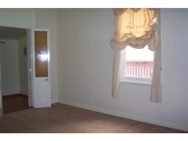 5 Poignand Avenue, Cowra NSW 2794