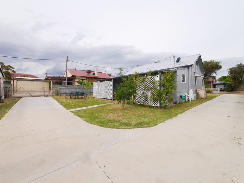 10 Vaux Lane, Cowra NSW 2794
