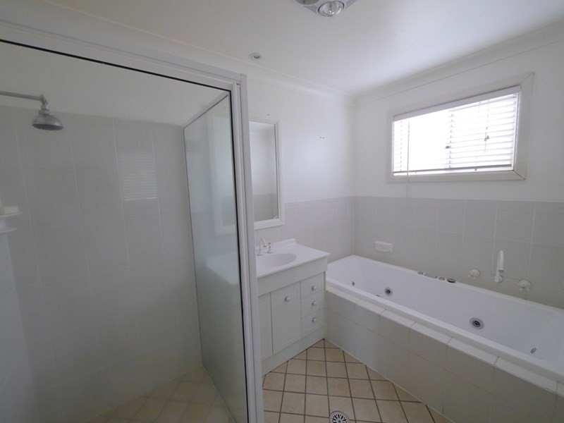 8 Bakery Lane, Cowra NSW 2794