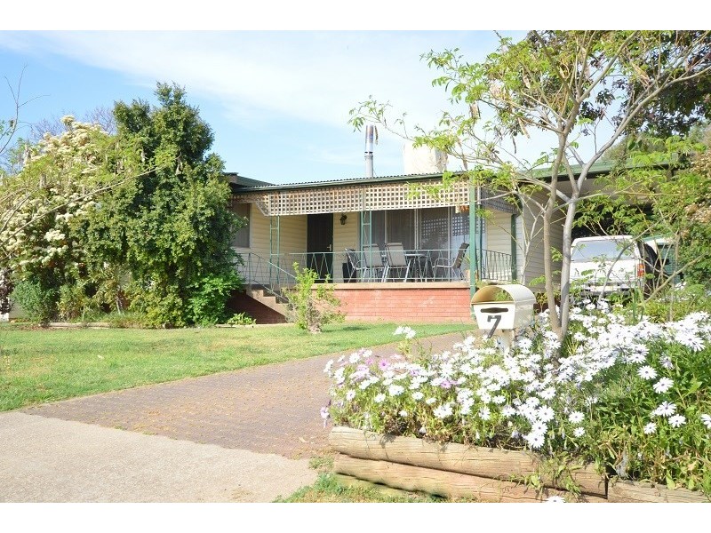 7 Kibbler Street, Cowra NSW 2794
