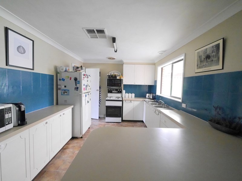 1 Coolabah Crescent, Cowra NSW 2794