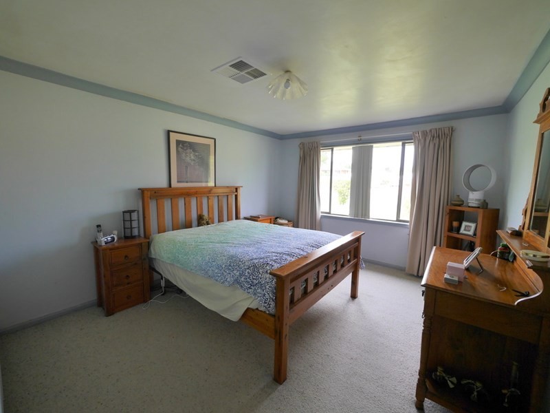 1 Coolabah Crescent, Cowra NSW 2794