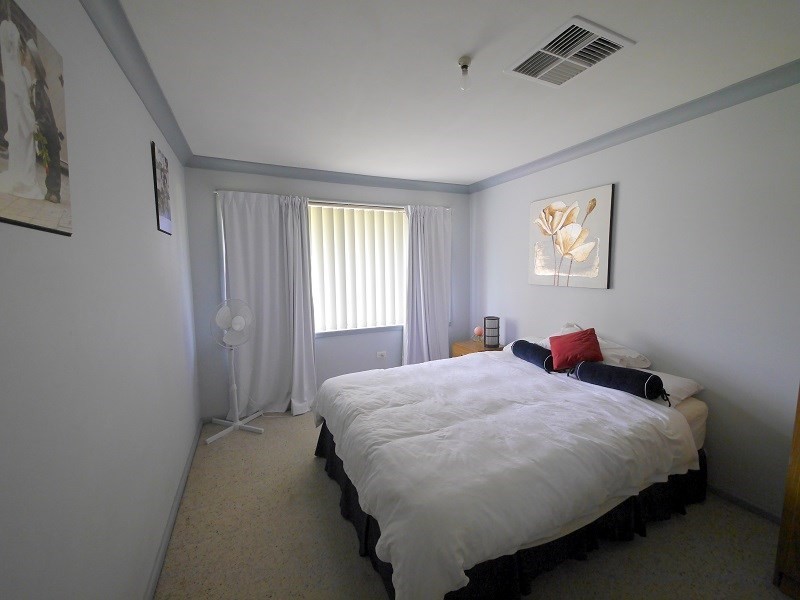 1 Coolabah Crescent, Cowra NSW 2794