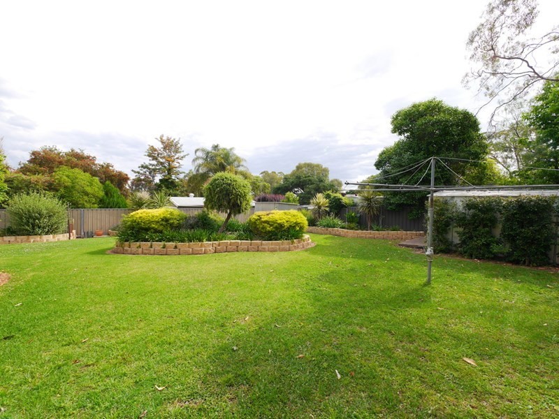 1 Coolabah Crescent, Cowra NSW 2794