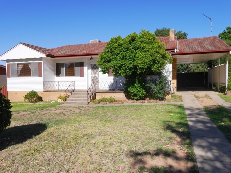 98 Redfern Street, Cowra NSW 2794