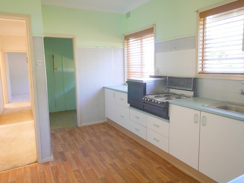 98 Redfern Street, Cowra NSW 2794