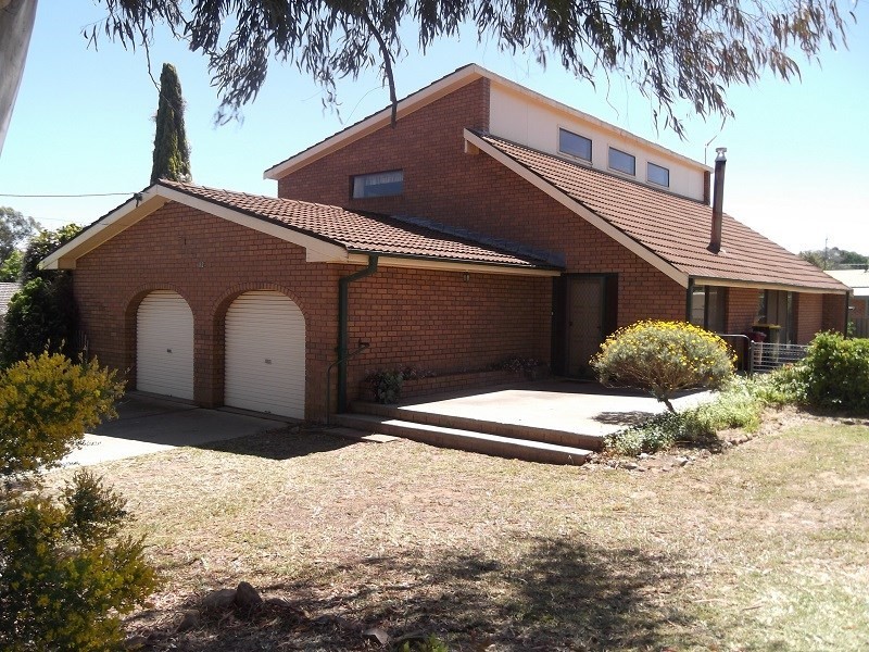 32 Comerford Street, Cowra NSW 2794