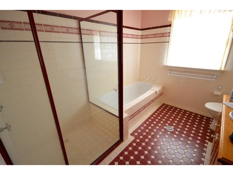 1 Appian Way, Cowra NSW 2794