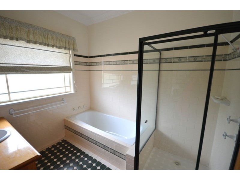 1 Appian Way, Cowra NSW 2794