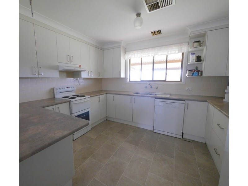 151 Willawong Street, Young NSW 2594
