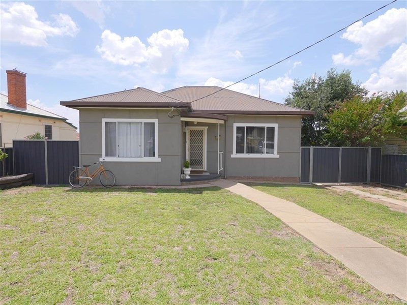 10 Whitby Street, Cowra NSW 2794
