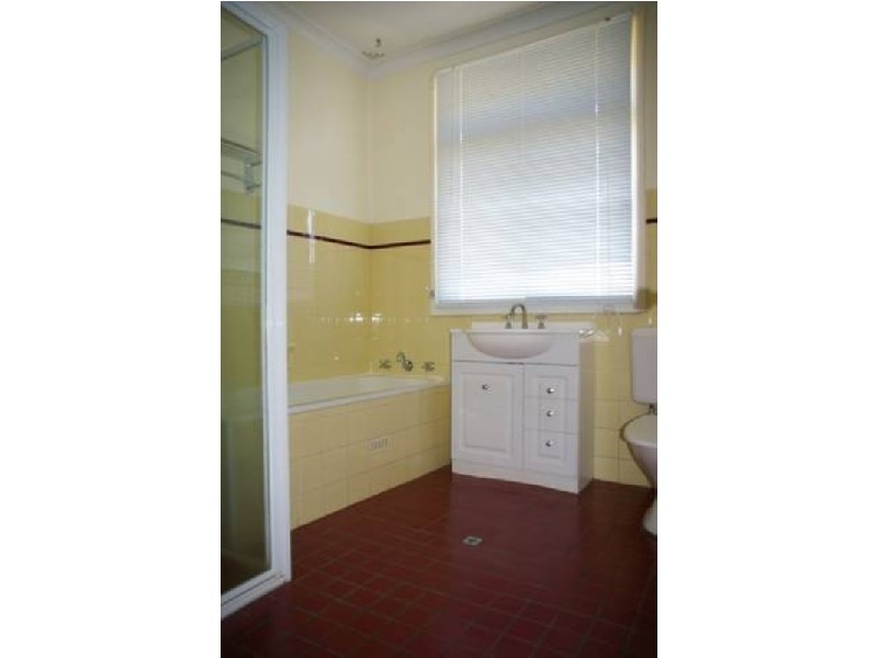 84 Liverpool Street, Cowra NSW 2794