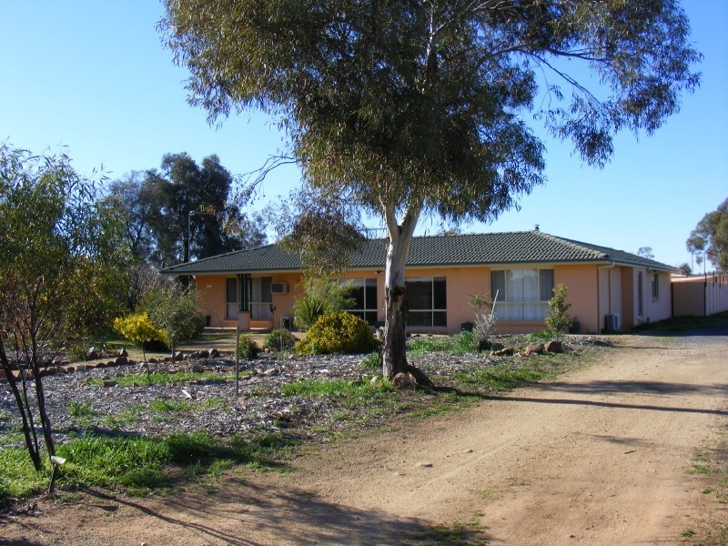 6 Mary Road, Cowra NSW 2794