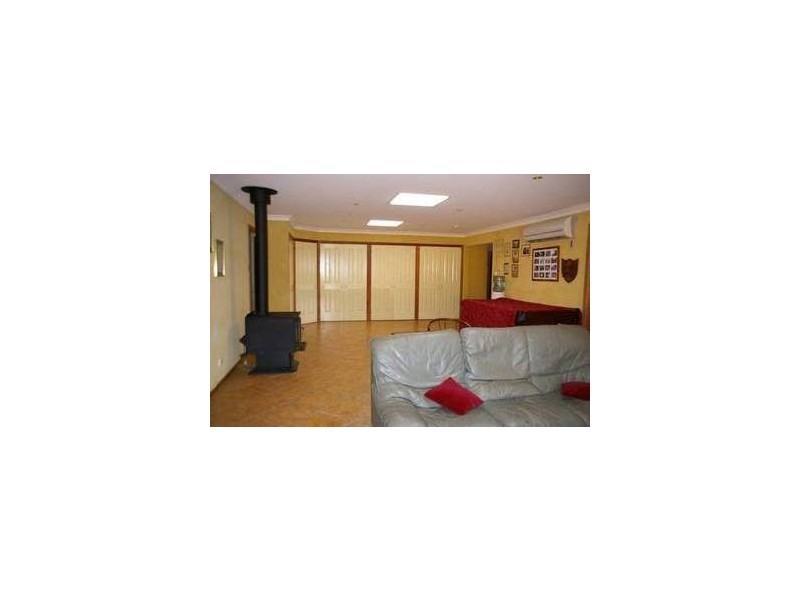 6 Mary Road, Cowra NSW 2794