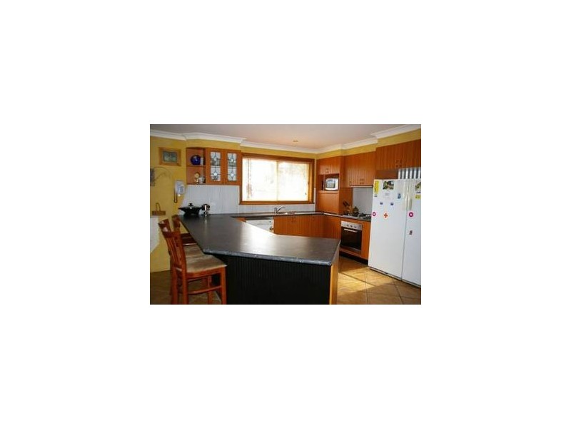 6 Mary Road, Cowra NSW 2794