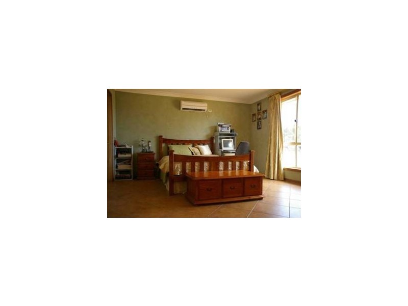 6 Mary Road, Cowra NSW 2794