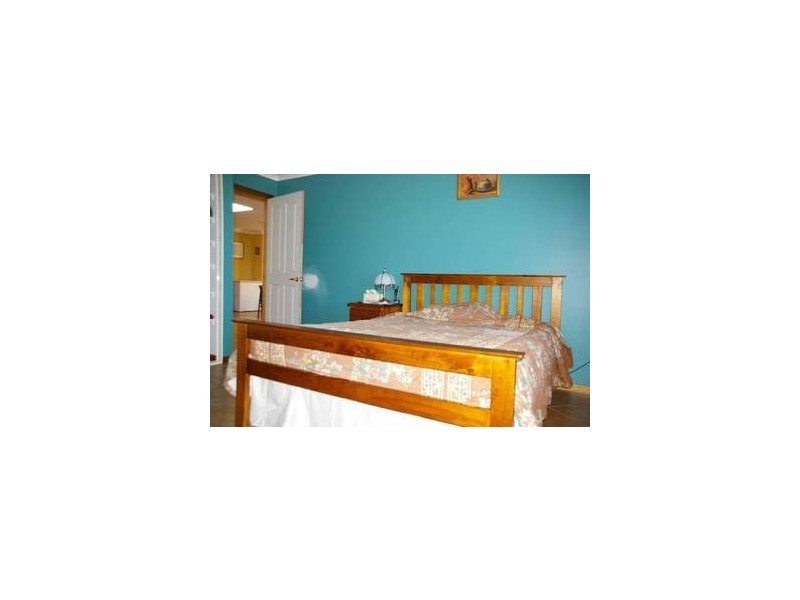 6 Mary Road, Cowra NSW 2794