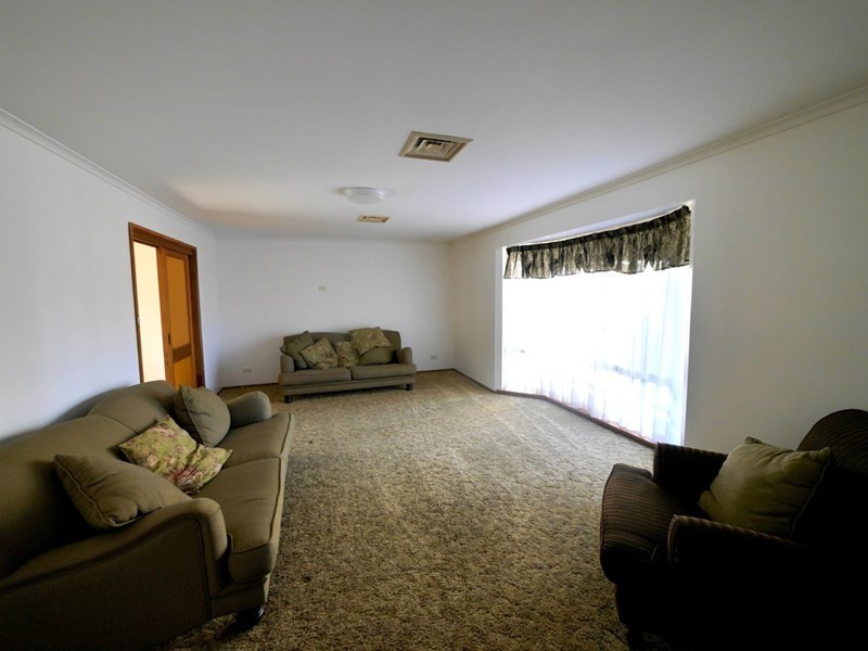 10 Kanangra Street, Cowra NSW 2794